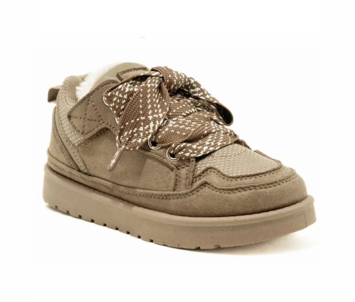 Lowmell “uggs”